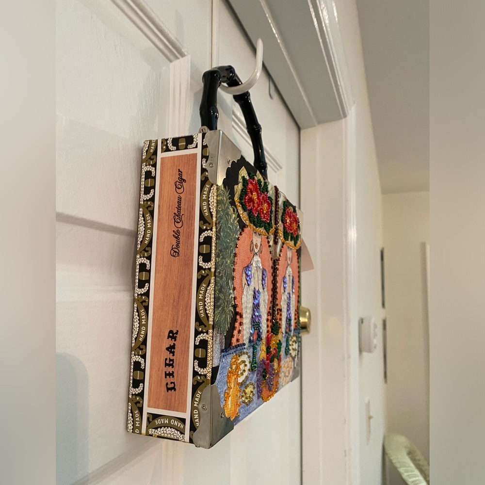 Elegant Embroidered Cigar Box Handbag with Bamboo Handle - NWT - Picture 3 of 11
